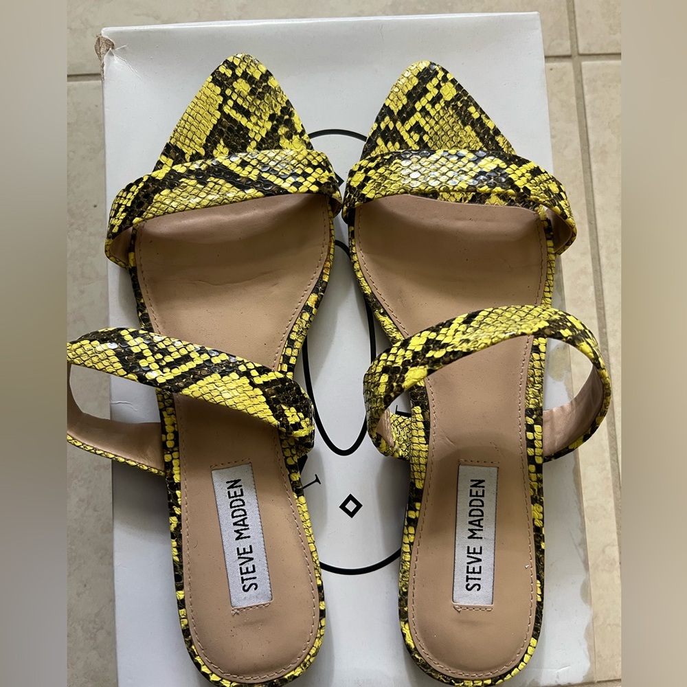 Steve Madden Yellow/black snake skin sandals